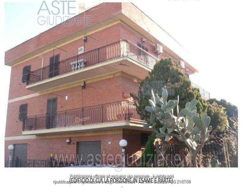 Apartamento de 3 dormitorios en Rome, Italy No. 100077