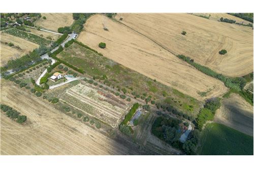 10003m² Land in Ancona, Italy No. 308538