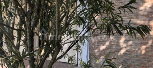 3 bedrooms Villa in Mirandola, Italy No. 224665 3