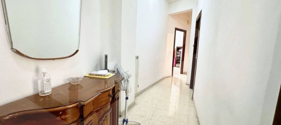 3 rooms Apartment in Rome, Italy No. 28422 2