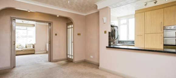 3 bedrooms House in Horsham, United Kingdom No. 10511 8