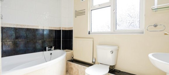 3 bedrooms House in Horsham, United Kingdom No. 10511 7