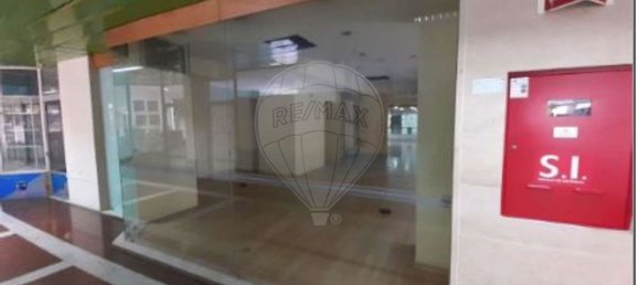 54m² Commercial property in Seixal, Portugal No. 14118 4
