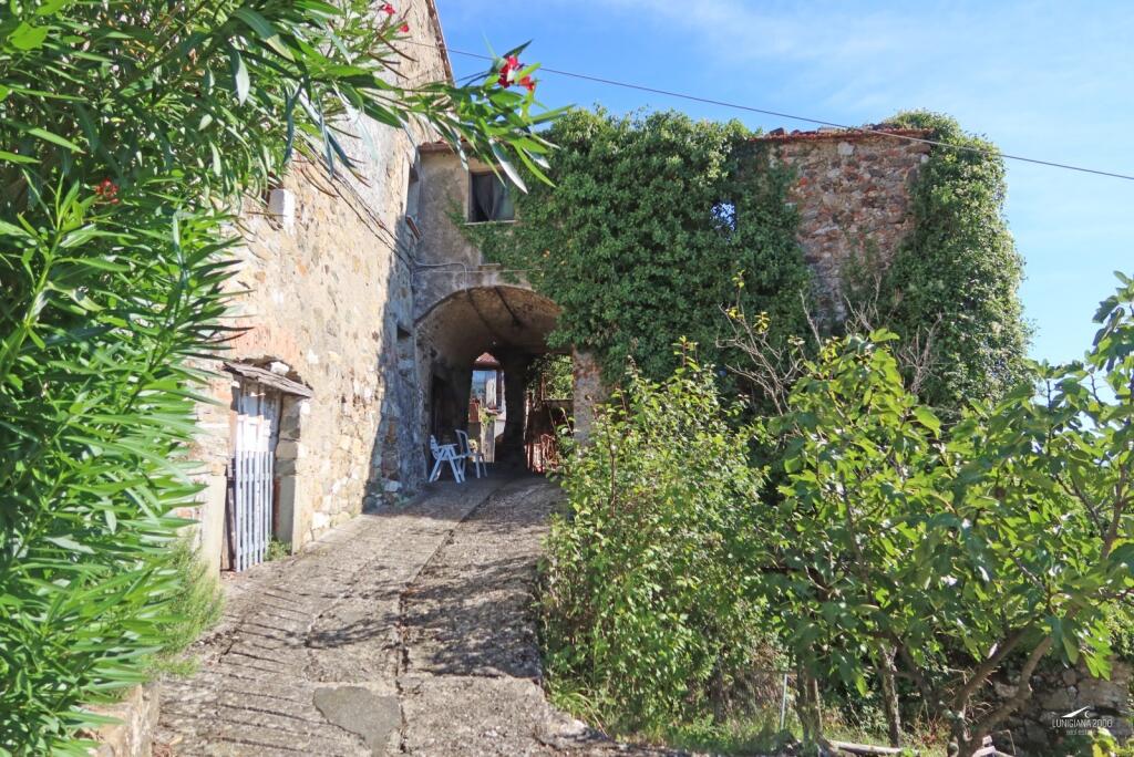 3 bedrooms House in Aulla, Italy No. 362945