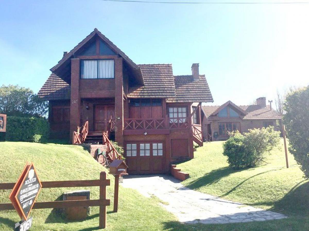 5 bedrooms House in Mar del Plata, Argentina No. 73405