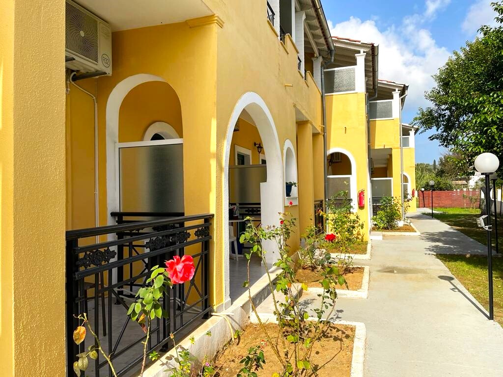 1000m² Townhouse in Corfu, Greece No. 5360