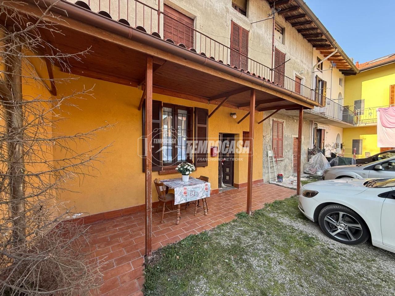 2-salle Appartement à Olgiate Comasco, Italy No. 35077