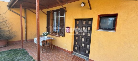 2-salle Appartement à Olgiate Comasco, Italy No. 35077 2