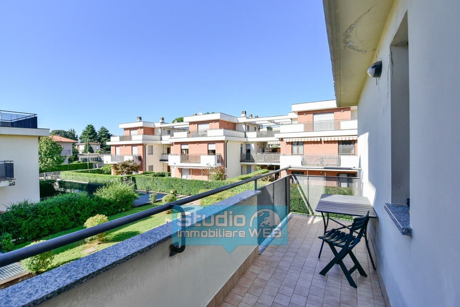 Dúplex de 3 dormitorios en Mariano Comense, Italy No. 373756