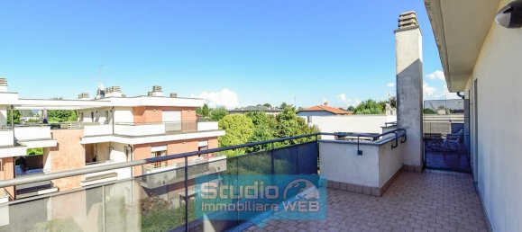 Dúplex de 3 dormitorios en Mariano Comense, Italy No. 373756 22