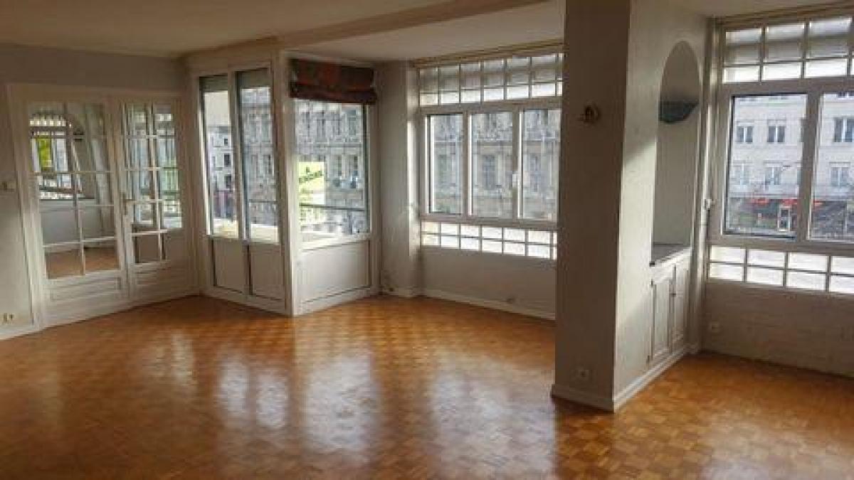 شقة 4 غرف نوم  في Valenciennes, France رقم 31182