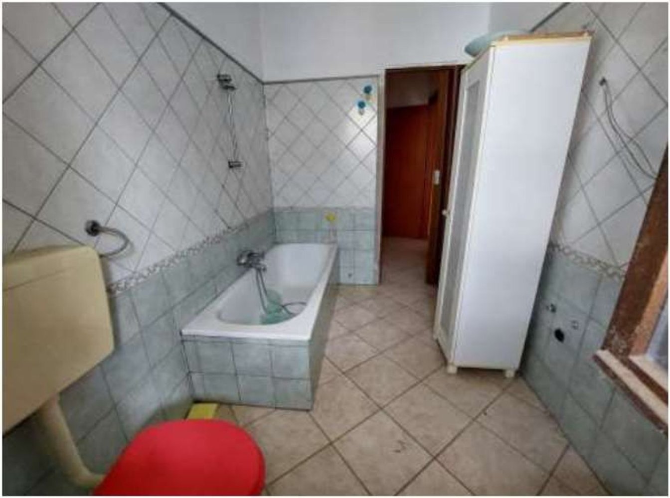 Casa de 6 habitaciónes en Trino, Italy No. 49828