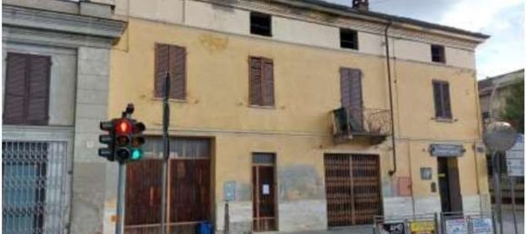 Casa de 6 habitaciónes en Trino, Italy No. 49828 2