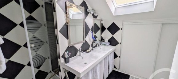 3 bedrooms House in Chateauroux, France No. 283427 5