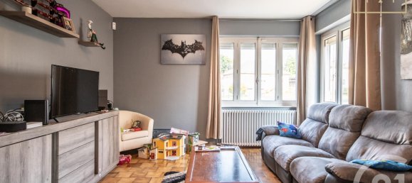 3 bedrooms House in Saint-Remy-Chaussee, France No. 50723 3