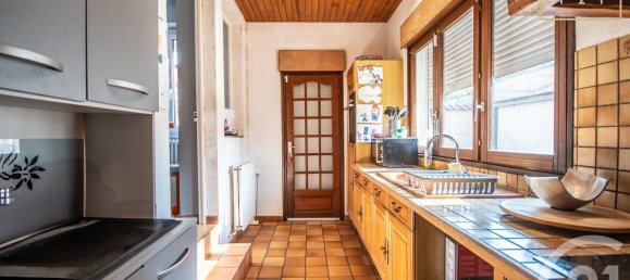 3 bedrooms House in Saint-Remy-Chaussee, France No. 50723 7