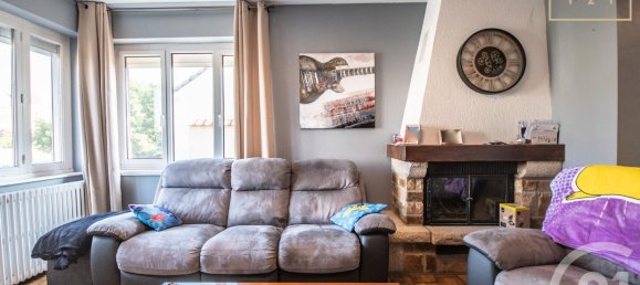 3 bedrooms House in Saint-Remy-Chaussee, France No. 50723 2