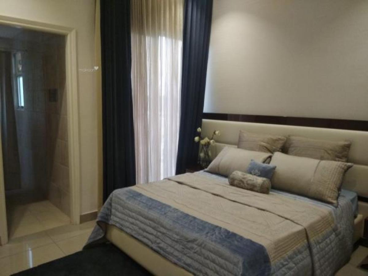 Casa T3 em Noida, India N.º 65052