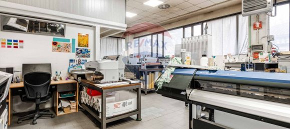 Gewerbliche Immobilie in Busto Arsizio, Italy 400m², Nr. 58556 7