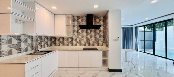 Villa de 5 dormitorios en Pattaya, Thailand No. 72739 21