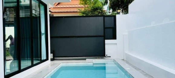 Villa de 5 dormitorios en Pattaya, Thailand No. 72739 4