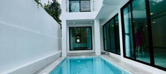 Villa de 5 dormitorios en Pattaya, Thailand No. 72739 2
