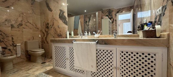 Apartamento de 3 dormitorios en Marbella, Spain No. 34798 21