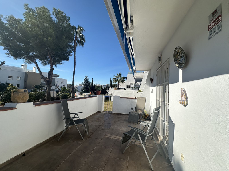 Apartamento de 3 dormitorios en Marbella, Spain No. 34798