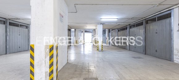 Гараж с 1 комнатой в Рим, Италия № 128045 2