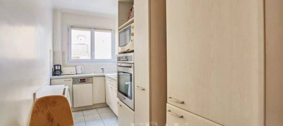 2 bedrooms Apartment in Paris, France No. 146175 10