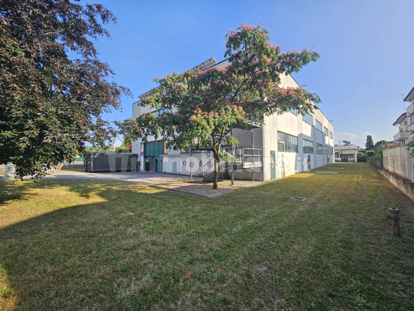 2 rooms Warehouse in Gallarate, Italy No. 260726