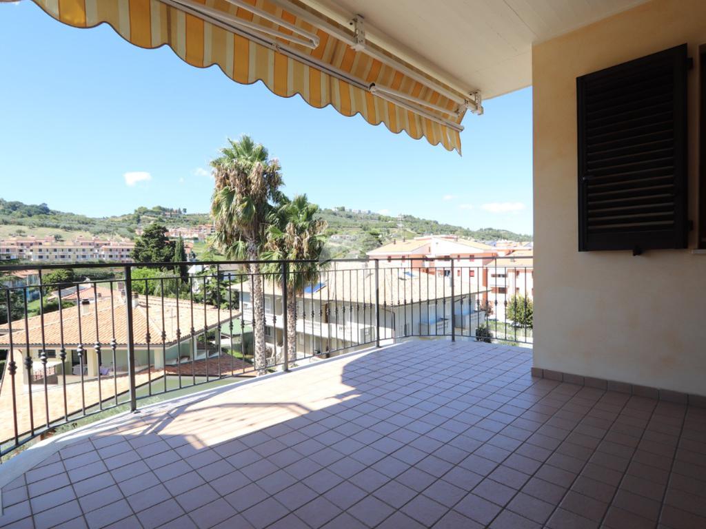 Квартира с 2 спальнями в Торторето, Италия № 371377