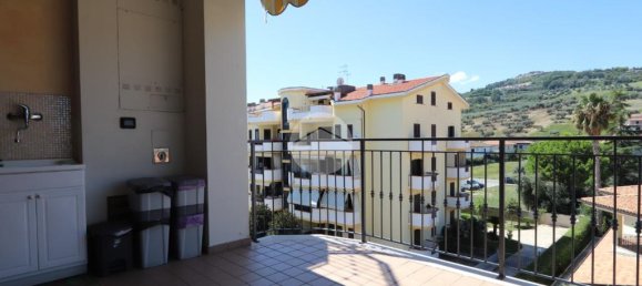 Квартира с 2 спальнями в Торторето, Италия № 371377 3