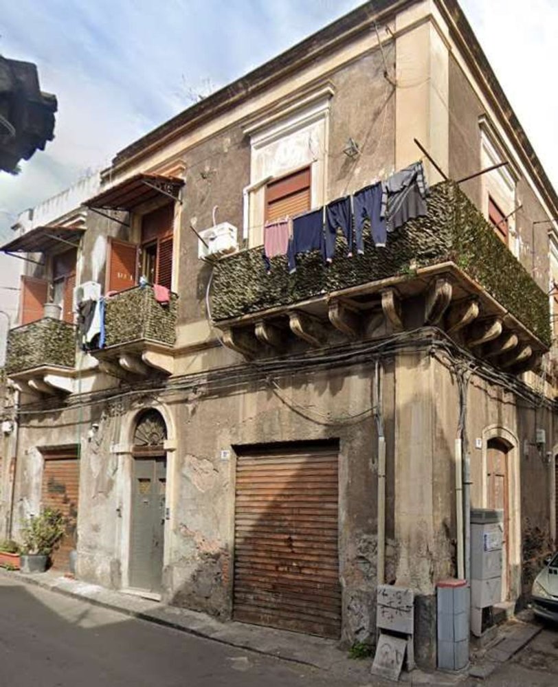 5 rooms Apartment in Catania, Italy No. 46931