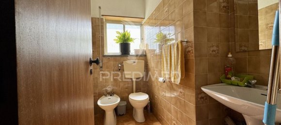 175m² Commercial property in Fatima, Portugal No. 85695 8