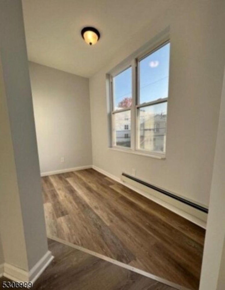 9 bedrooms House in Irvington, USA No. 396282