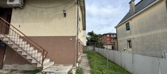 2 bedrooms Villa in Venice, Italy No. 264046 3