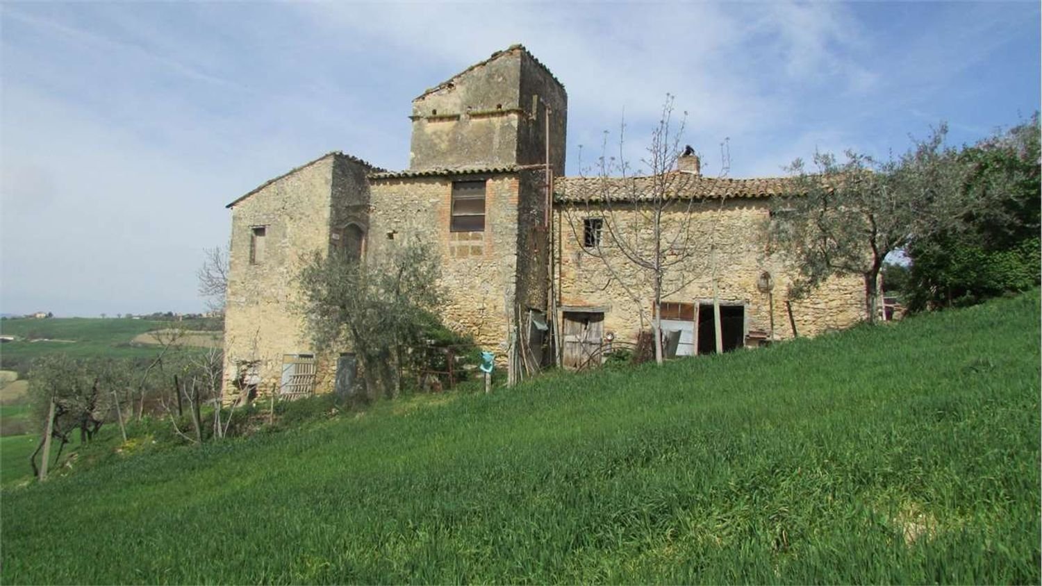 18-salle Maison à Todi, Italy No. 104364