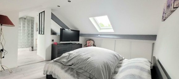 3 bedrooms House in Val-d'Oise, France No. 350279 9