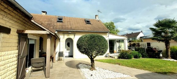 3 bedrooms House in Val-d'Oise, France No. 350279 2