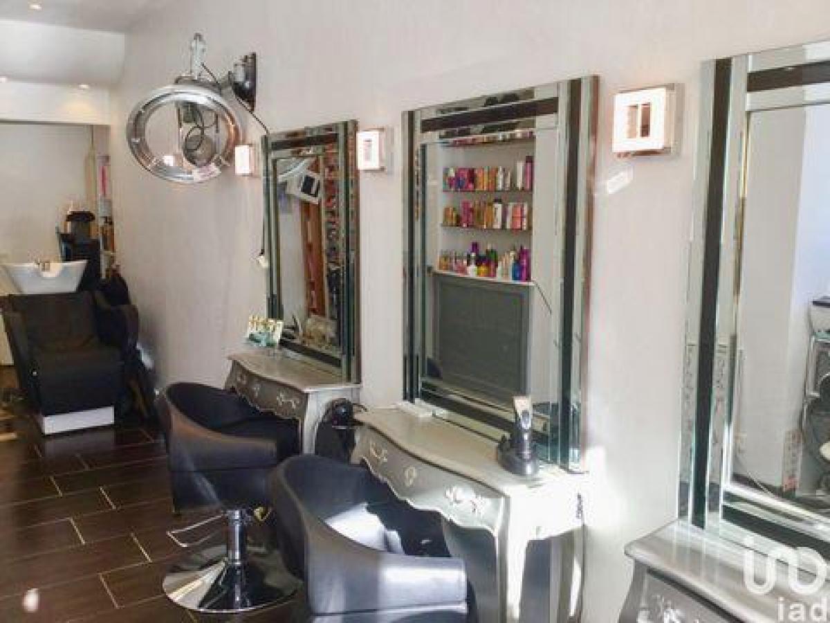 21m² Factory in Coulommiers, France No. 21008