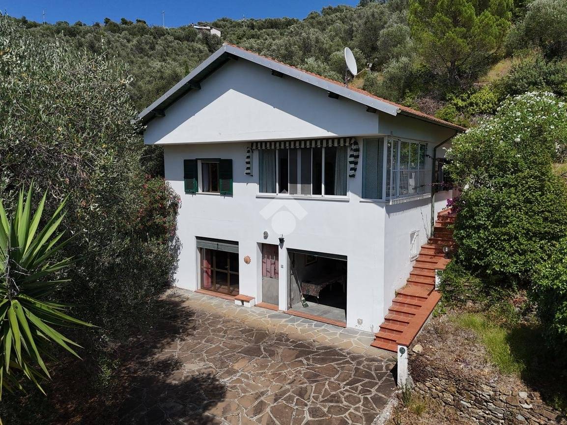 2 bedrooms Villa in Civezza, Italy No. 105873