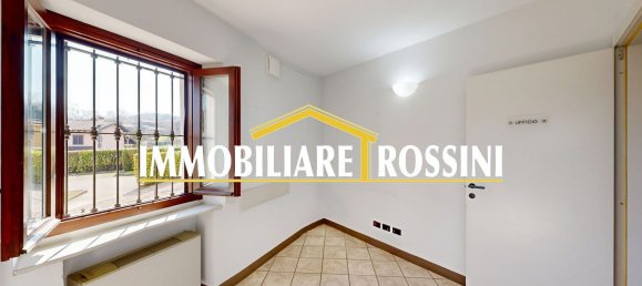 111m² Office in Bodio Lomnago, Italy No. 16310 18