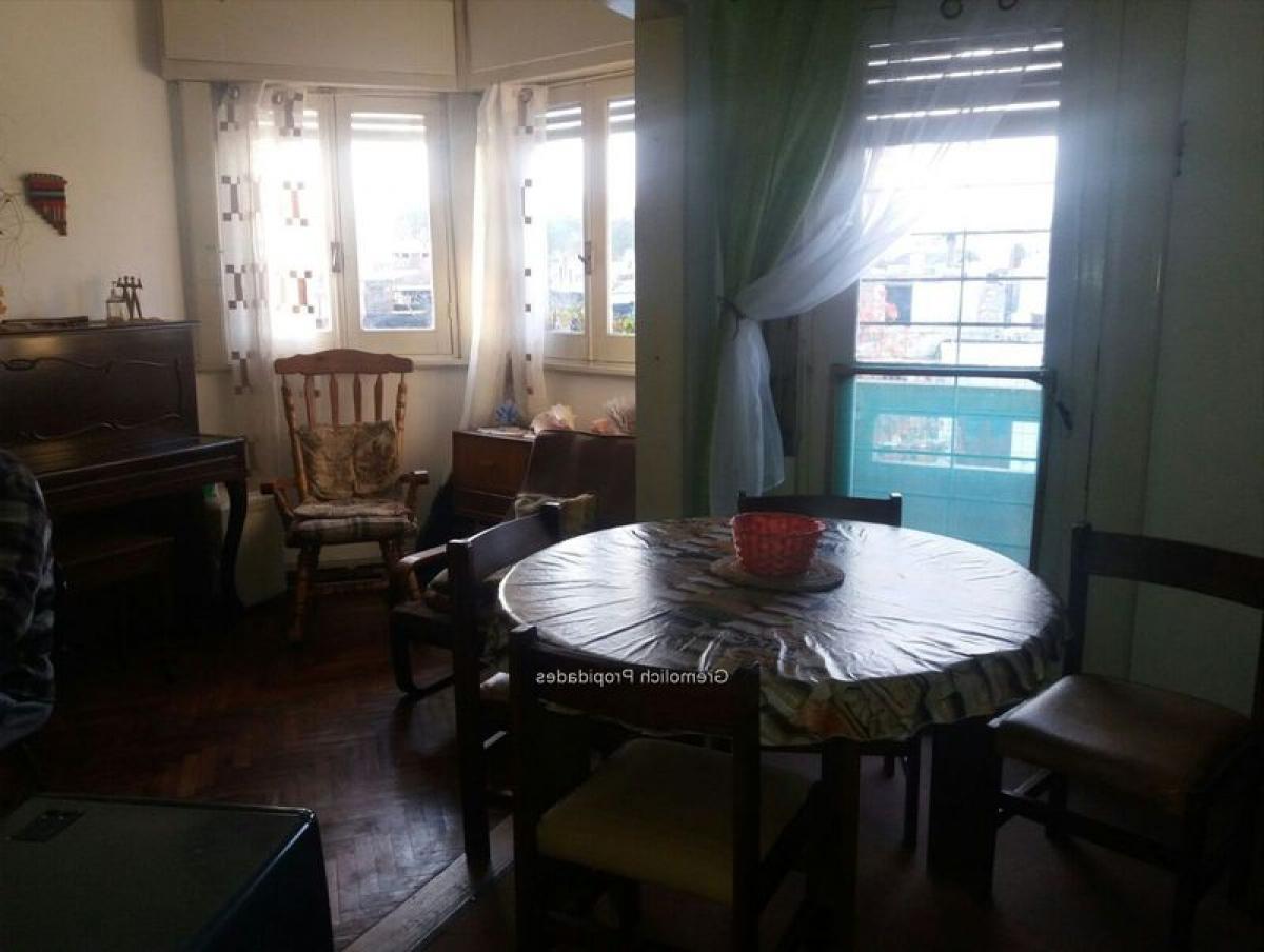 2 bedrooms House in Montevideo, Uruguay No. 10388