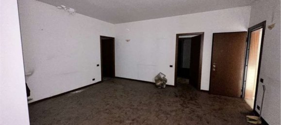 3-salle Appartement à Cesano Maderno, Italy No. 6437 3