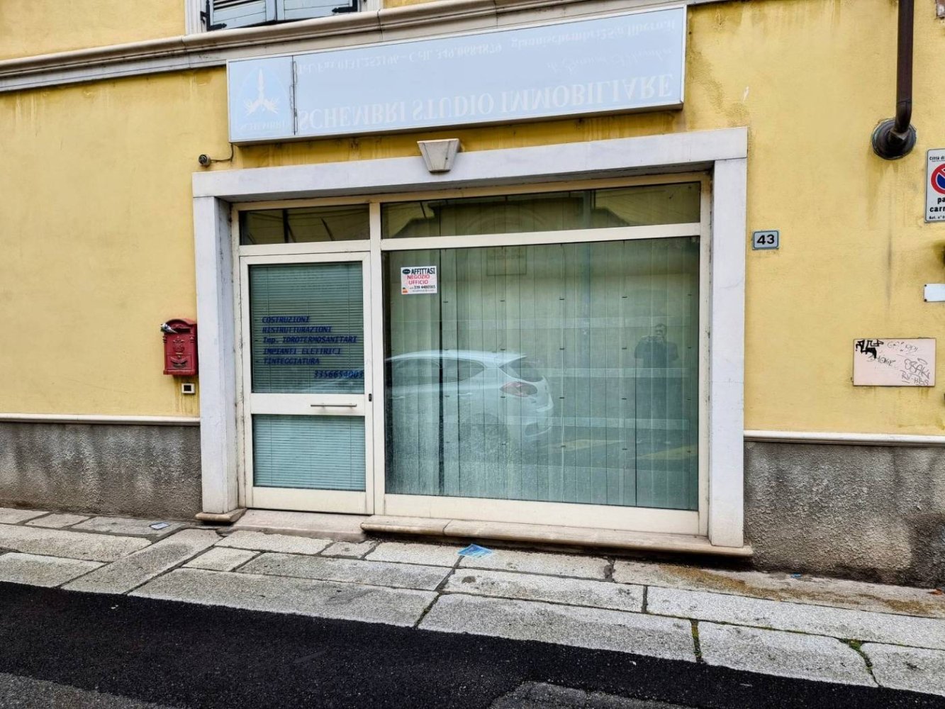 2 rooms Commercial property in Alessandria, Italy No. 275107