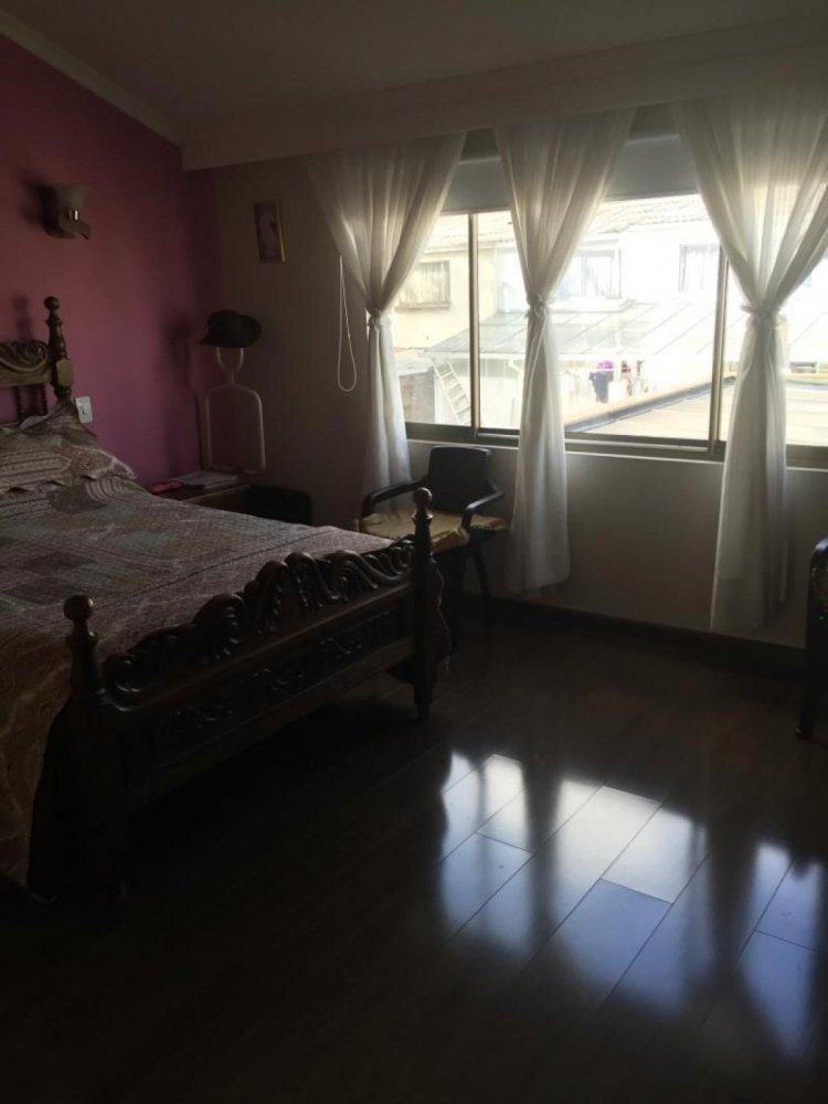 4 bedrooms House in Bogota, Colombia No. 13141