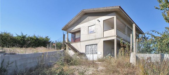 3 bedrooms House in Gove, Portugal No. 182340 2