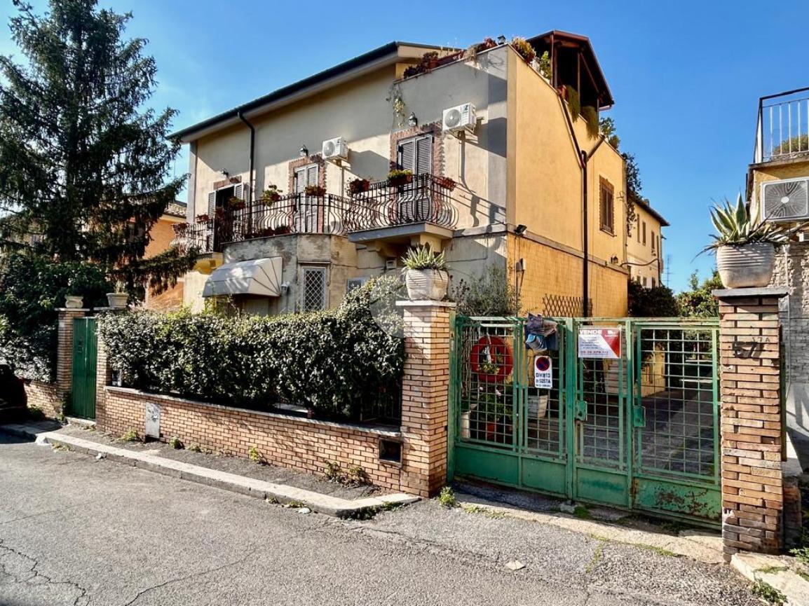 Квартира с 6 комнатами в Рим, Италия № 24425