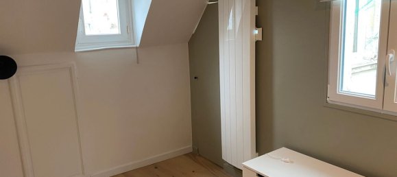 Studio in Paris, France No. 280306 8